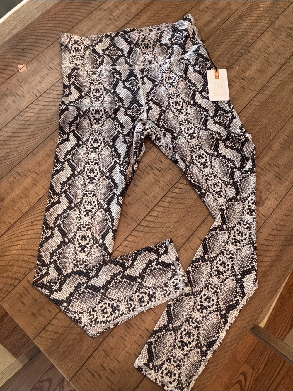 NWT Tail Snake-Print Leggings